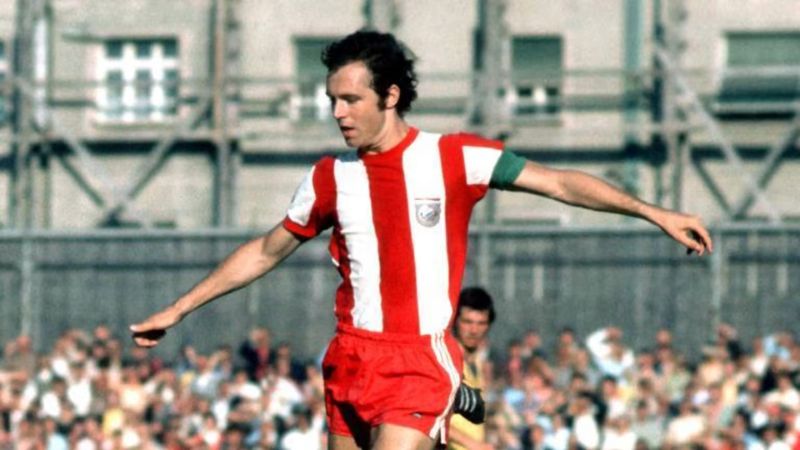 Franz Beckenbauer trong màu áo Bayern Munich